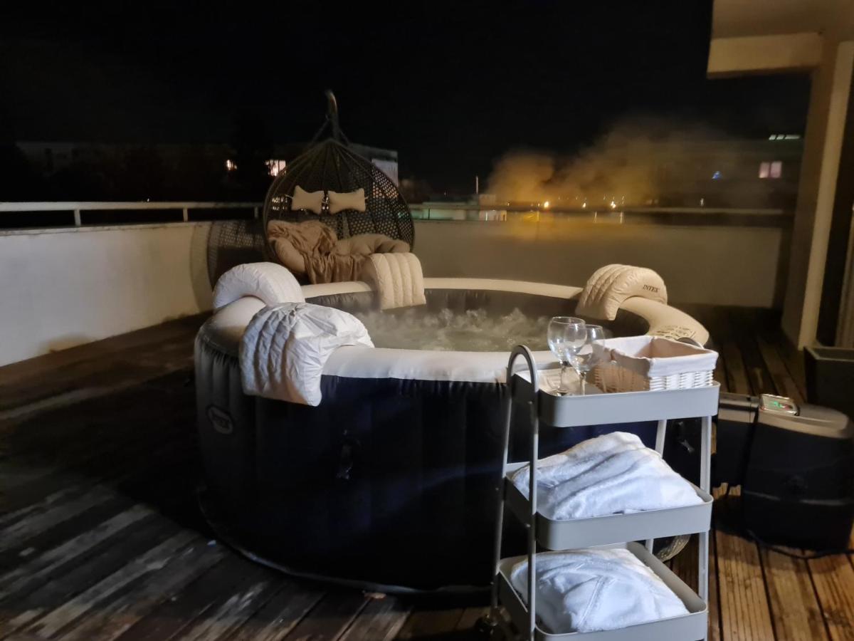 Апартаменти Arad Wellness Екстер'єр фото